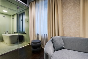 Skati Vecrīgas viesnīcas «Pullman Riga Old Town Hotel» telpas un jauno dizainu pēc renovācijas 52