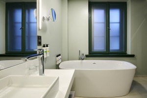 Skati Vecrīgas viesnīcas «Pullman Riga Old Town Hotel» telpas un jauno dizainu pēc renovācijas 56