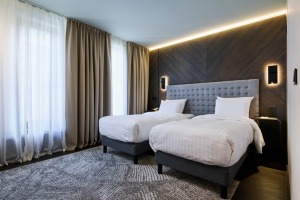 Skati Vecrīgas viesnīcas «Pullman Riga Old Town Hotel» telpas un jauno dizainu pēc renovācijas 64