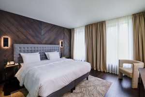 Skati Vecrīgas viesnīcas «Pullman Riga Old Town Hotel» telpas un jauno dizainu pēc renovācijas 72