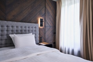 Skati Vecrīgas viesnīcas «Pullman Riga Old Town Hotel» telpas un jauno dizainu pēc renovācijas 74