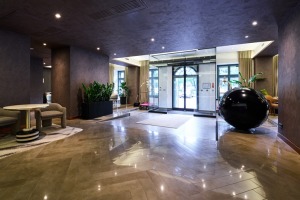 Skati Vecrīgas viesnīcas «Pullman Riga Old Town Hotel» telpas un jauno dizainu pēc renovācijas 81