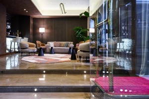 Skati Vecrīgas viesnīcas «Pullman Riga Old Town Hotel» telpas un jauno dizainu pēc renovācijas 83