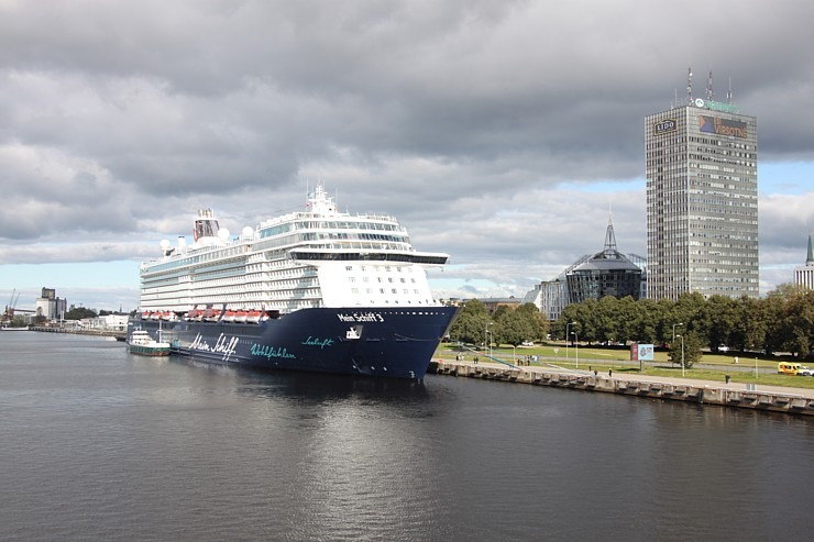 Rīgas ostā pirmoreiz ieradies vācu kompānijas «TUI Cruises» kruīza kuģis «Mein Schiff 3» 377989