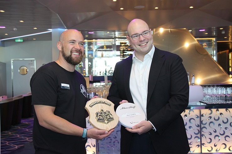 Rīgas ostā pirmoreiz ieradies vācu kompānijas «TUI Cruises» kruīza kuģis «Mein Schiff 3» 377999