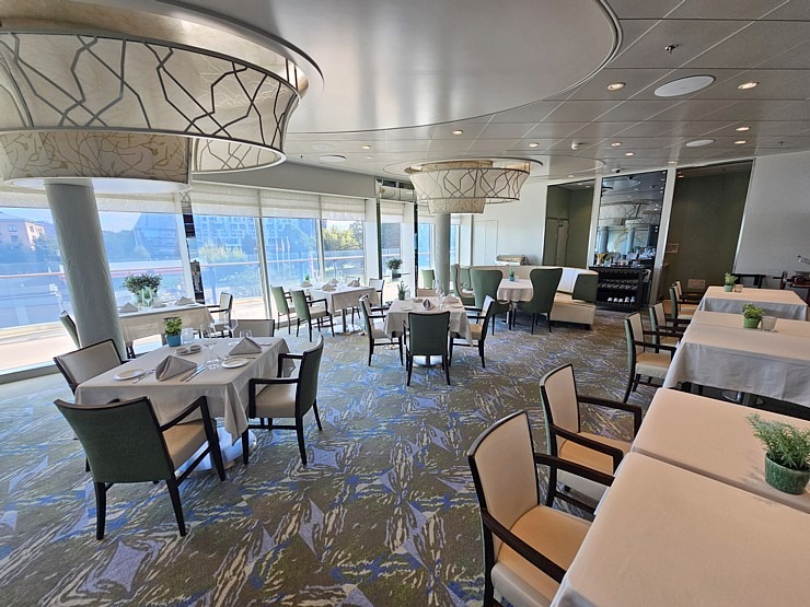 Rīgas ostā pirmoreiz ieradies vācu kompānijas «TUI Cruises» kruīza kuģis «Mein Schiff 3» 378006