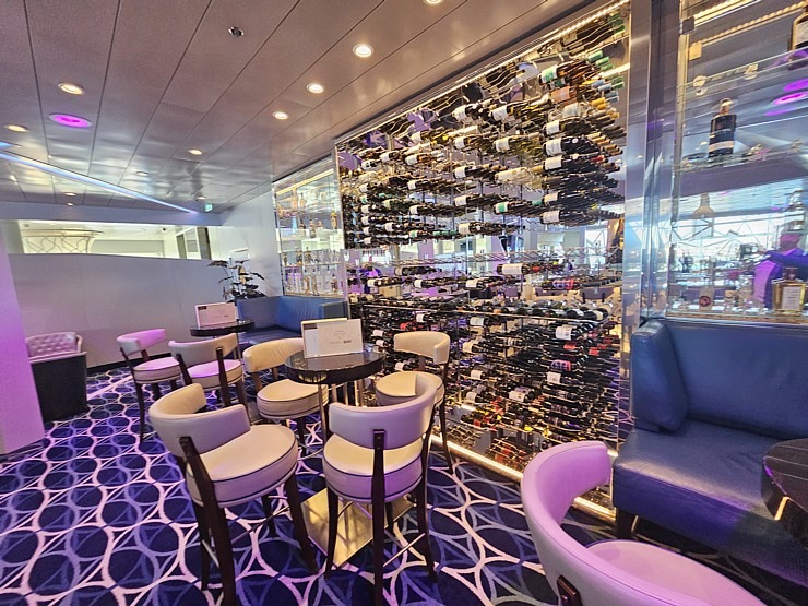 Rīgas ostā pirmoreiz ieradies vācu kompānijas «TUI Cruises» kruīza kuģis «Mein Schiff 3» 378007