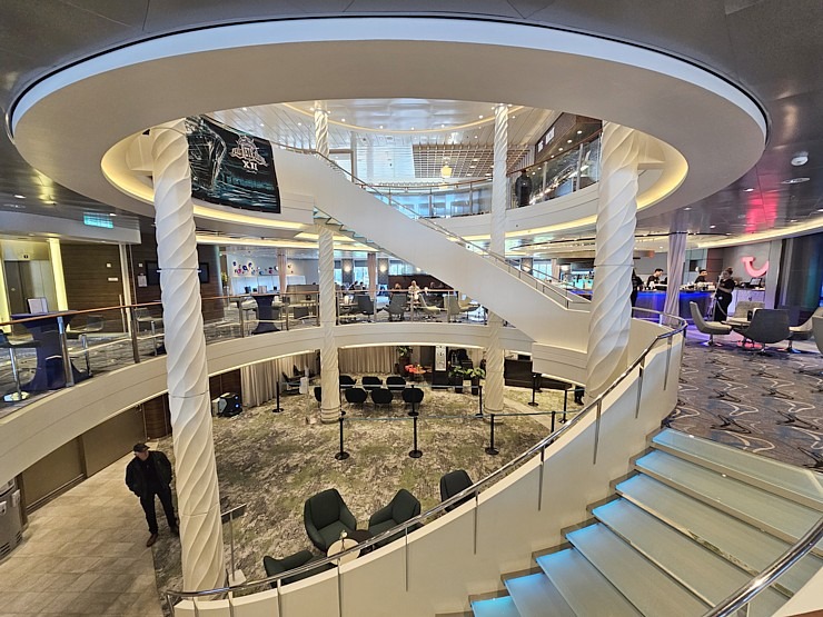 Rīgas ostā pirmoreiz ieradies vācu kompānijas «TUI Cruises» kruīza kuģis «Mein Schiff 3» 378013