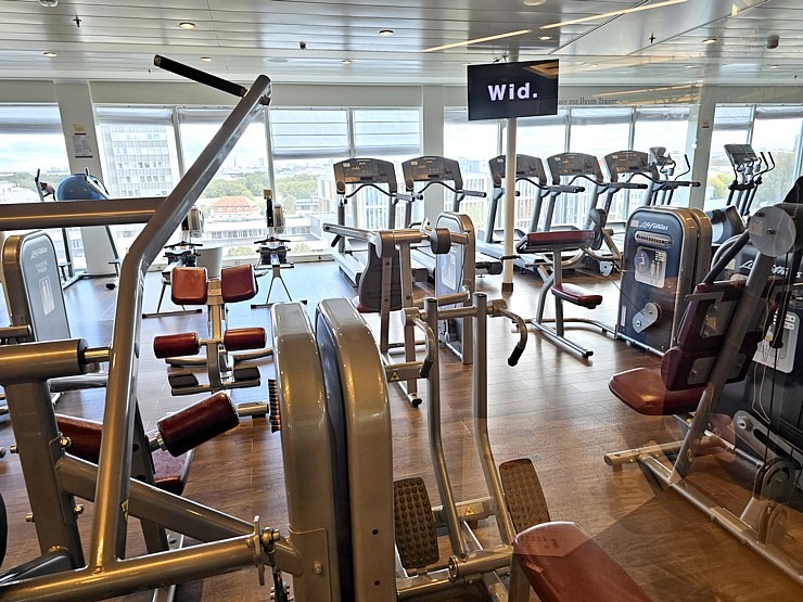 Rīgas ostā pirmoreiz ieradies vācu kompānijas «TUI Cruises» kruīza kuģis «Mein Schiff 3» 378016