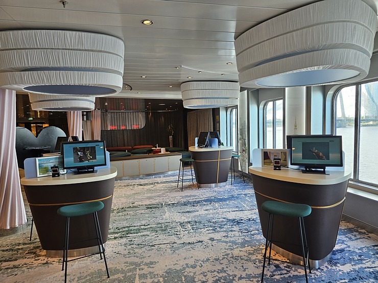 Rīgas ostā pirmoreiz ieradies vācu kompānijas «TUI Cruises» kruīza kuģis «Mein Schiff 3» 378017