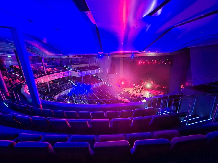 Rīgas ostā pirmoreiz ieradies vācu kompānijas «TUI Cruises» kruīza kuģis «Mein Schiff 3» 378031