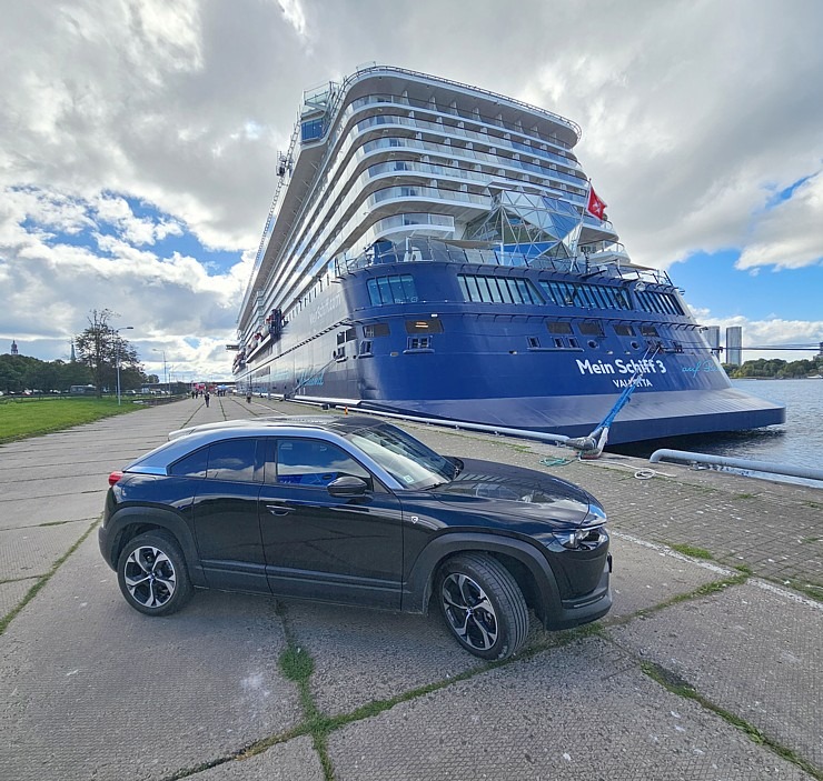 Rīgas ostā pirmoreiz ieradies vācu kompānijas «TUI Cruises» kruīza kuģis «Mein Schiff 3» 378038