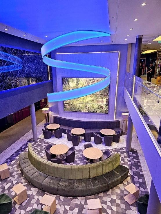 Rīgas ostā pirmoreiz ieradies vācu kompānijas «TUI Cruises» kruīza kuģis «Mein Schiff 3» 377994