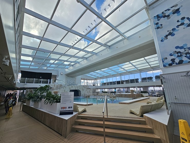 Rīgas ostā pirmoreiz ieradies vācu kompānijas «TUI Cruises» kruīza kuģis «Mein Schiff 3» 377997