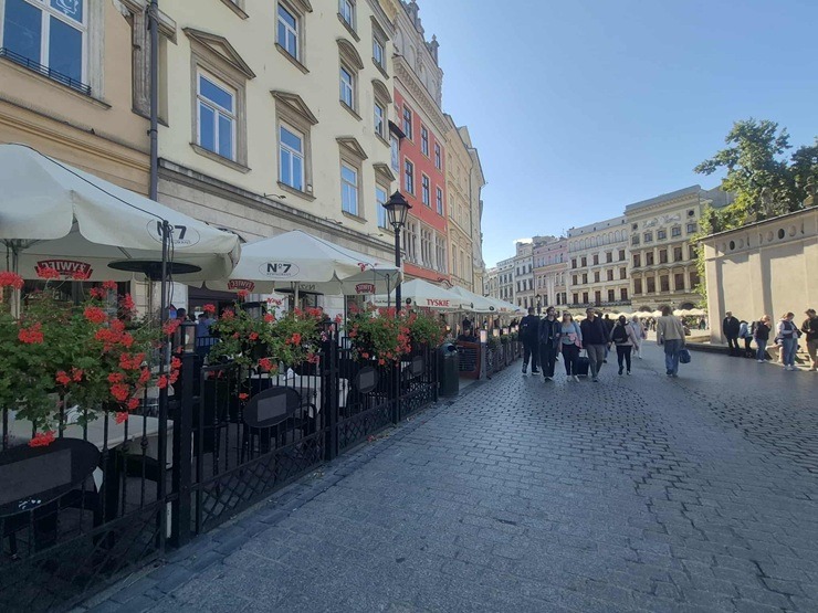 Travelnews.lv iejūk starp tūristiem un izbauda rudenīgo Krakovu 378213