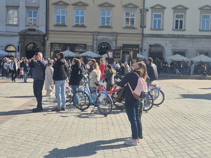 Travelnews.lv iejūk starp tūristiem un izbauda rudenīgo Krakovu 378214