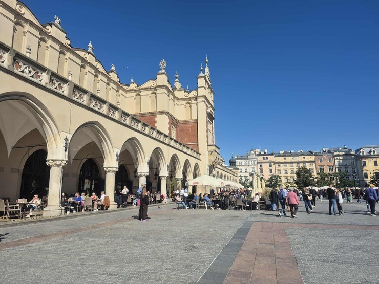 Travelnews.lv iejūk starp tūristiem un izbauda rudenīgo Krakovu 378216