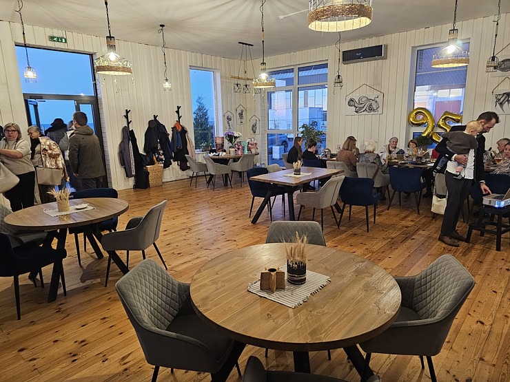 Izbaudām restorāna « Toila Mereresto » viesmīlību Ziemeļigaunijas Toilas pludmalē. Sadarbībā ar «Active Travel» un Idaviru 378526