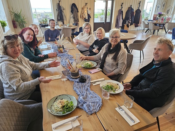 Izbaudām restorāna « Toila Mereresto » viesmīlību Ziemeļigaunijas Toilas pludmalē. Sadarbībā ar «Active Travel» un Idaviru 378528