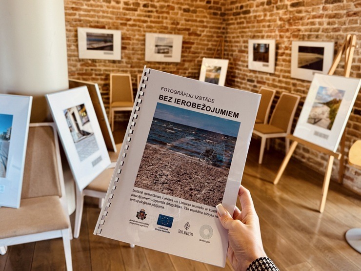 Jelgavā skatāma jauniešu ar kustības traucējumiem veidota fotoizstāde 378557