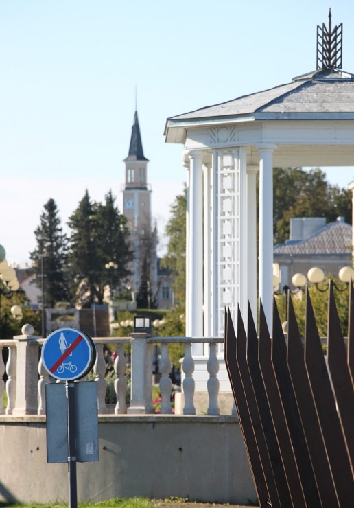 Apmeklējam kādreiz (PSRS) slēgto Igaunijas pilsētu Sillamē Baltijas jūras krastā. Sadarbībā «Active Travel» un Idaviru 378759
