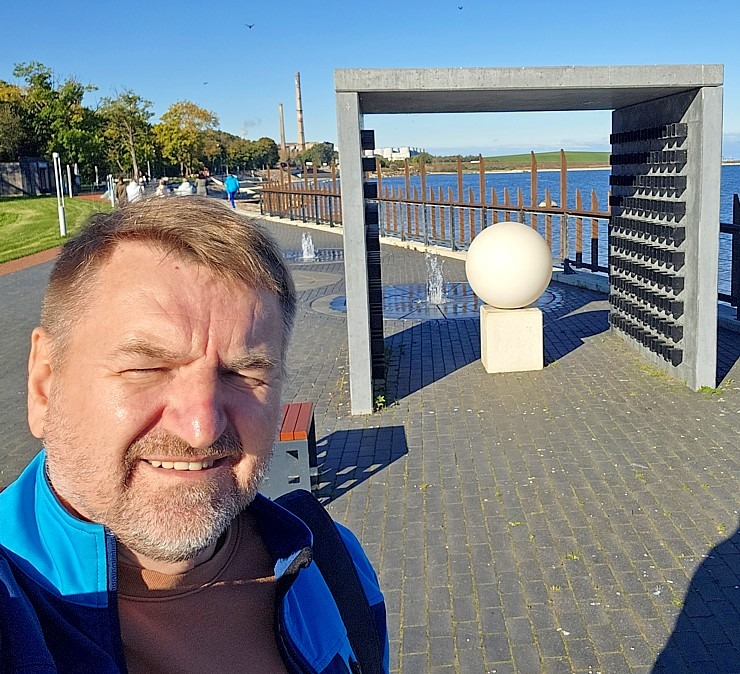 Apmeklējam kādreiz (PSRS) slēgto Igaunijas pilsētu Sillamē Baltijas jūras krastā. Sadarbībā «Active Travel» un Idaviru 378761