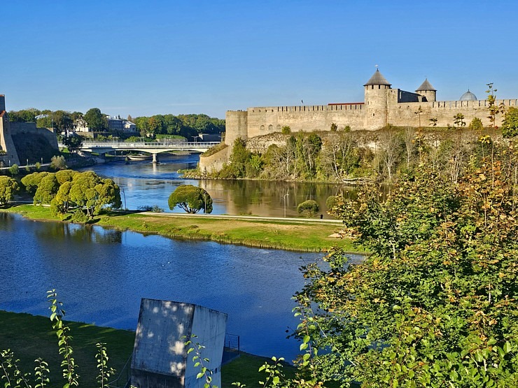 Nr.12 Aplūkojam Igaunijas - Krievijas robežu starp Narvu un Ivangorodu. Sadarbībā ar «Active Travel» un Idaviru 378811