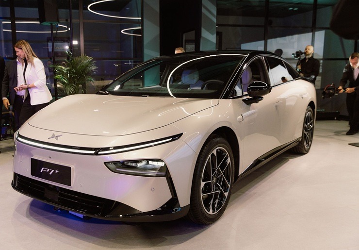 Svinīgā pasākumā atklāj jauno «XPENG Center Riga» autosalonu 378934