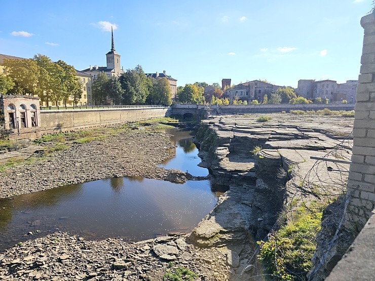 Apmeklējam iespaidīgās Krēnholmas manufaktūras celtnes Narvā un to vēsturi. Sadarbībā ar «Active Travel» un Idaviru 378986