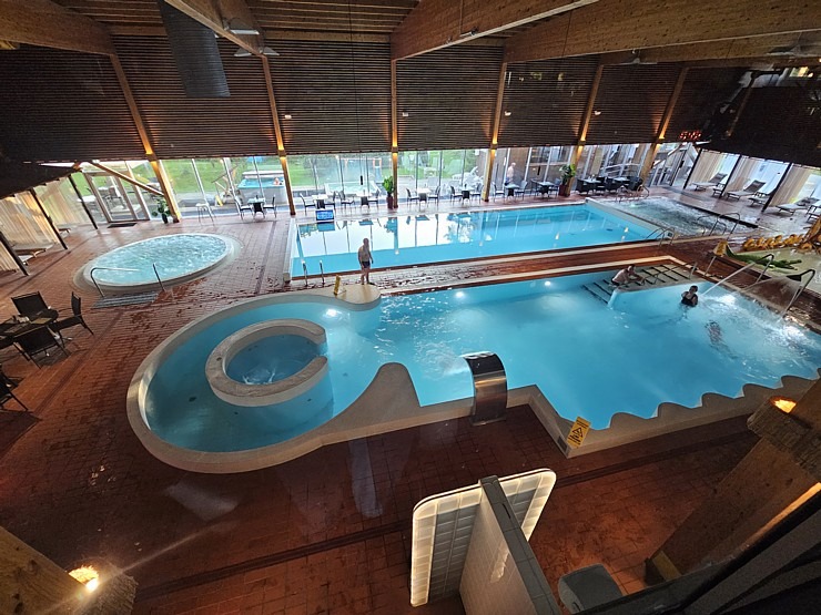 Apmeklējam un nakšnojam Narvas viesnīcā «Meresuu Spa & Hotel». Sadarbībā ar «Active Travel» un Idaviru 379052