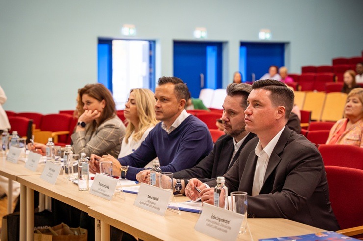 Biznesa augstskolā «Turība» norisinās tūrisma konference «Tūrisma attīstības recepte: ilgtspējība, atbildība, drošība» Biznesa augstskolā «Turība» norisinās tūrisma konference «Tūrisma attīstības recepte: ilgtspējība, atbildība, drošība» 379102