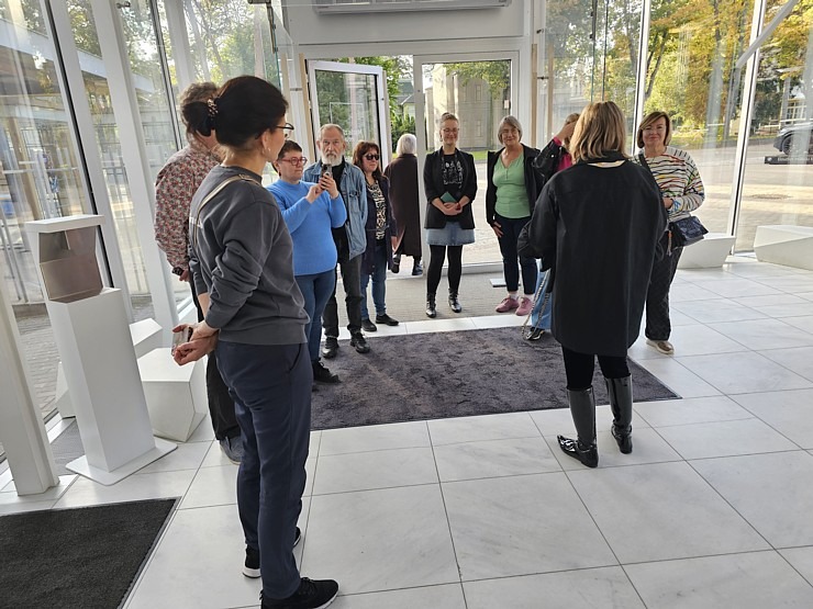 Leģendārās Dzintaru koncertzāles apskate ar iespēju ielūkoties mākslinieku grimētavās. Sadarbībā ar VisitJurmala.lv Leģendārās Dzintaru koncertzāles apskate ar iespēju ielūkoties mākslinieku grimētavās. Sadarbībā ar VisitJurmala.lv 379326