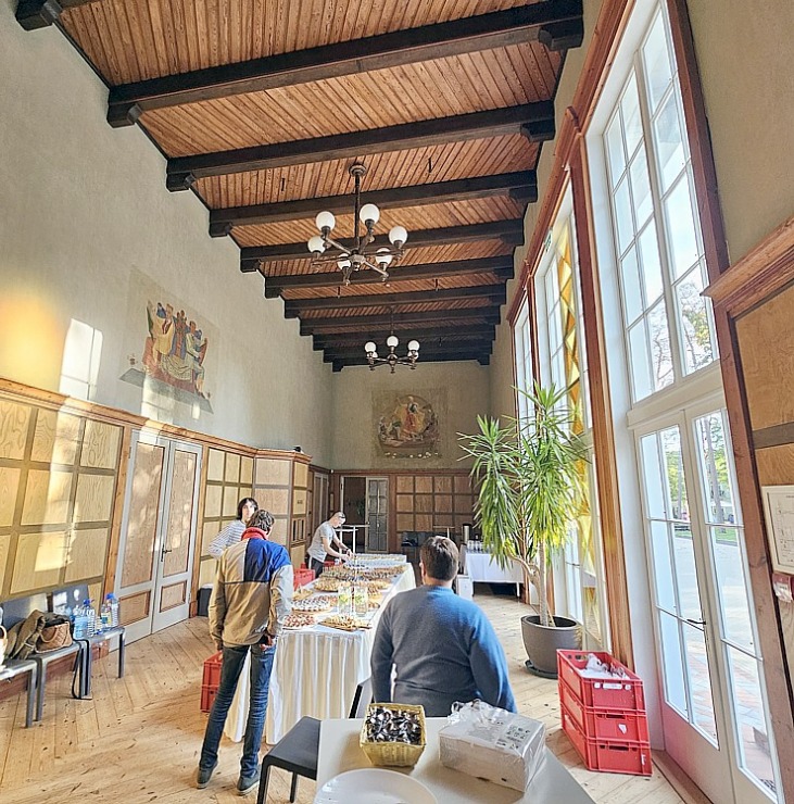 Leģendārās Dzintaru koncertzāles apskate ar iespēju ielūkoties mākslinieku grimētavās. Sadarbībā ar VisitJurmala.lv Leģendārās Dzintaru koncertzāles apskate ar iespēju ielūkoties mākslinieku grimētavās. Sadarbībā ar VisitJurmala.lv 379330
