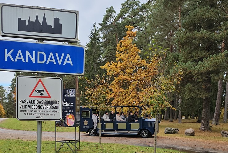 «Kandavas vīna nams» piedāvā izbraucienus ar retro auto «Zīle» – 12 vietīgu auto audio gida pavadījumā «Kandavas vīna nams» piedāvā izbraucienus ar retro auto «Zīle» – 12 vietīgu auto audio gida pavadījumā 379956