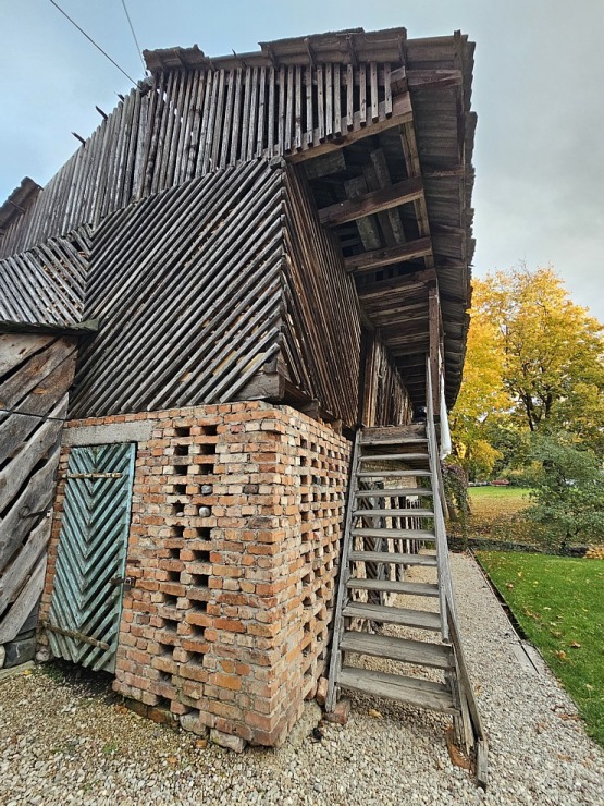 Pēcpusdienas pastaigā iepazīstam UNESCO Pasaules mantojuma sarakstā iekļauto Kuldīgu 380492