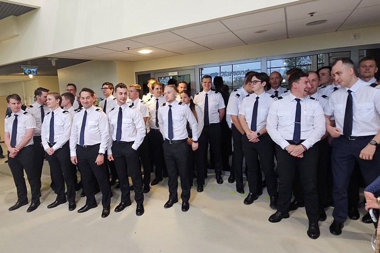 «airBaltic» Pilotu akadēmijas izlaidums ar 11 valstu absolventiem  «airBaltic» Pilotu akadēmijas izlaidums ar 11 valstu absolventiem 380549
