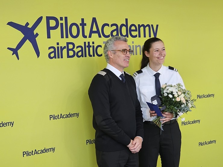 «airBaltic» Pilotu akadēmijas izlaidums ar 11 valstu absolventiem  «airBaltic» Pilotu akadēmijas izlaidums ar 11 valstu absolventiem 380560