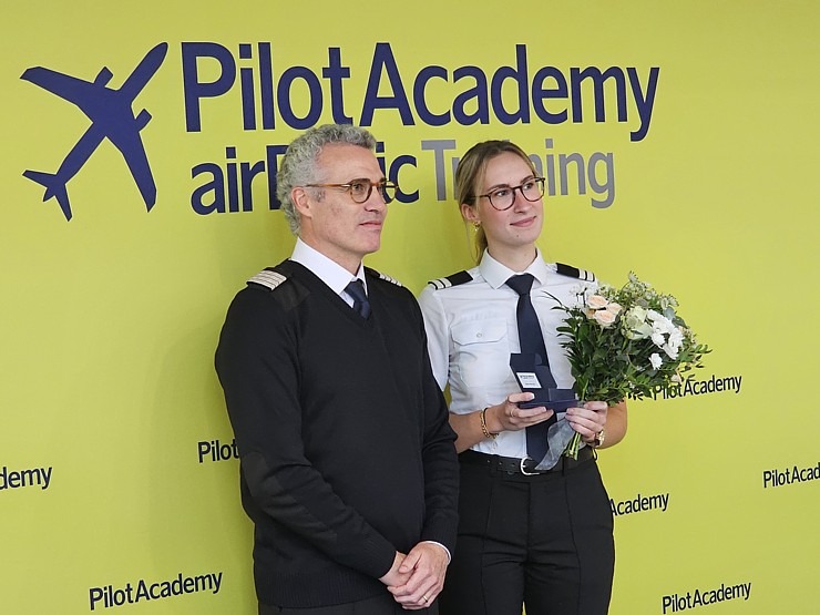 «airBaltic» Pilotu akadēmijas izlaidums ar 11 valstu absolventiem  «airBaltic» Pilotu akadēmijas izlaidums ar 11 valstu absolventiem 380561
