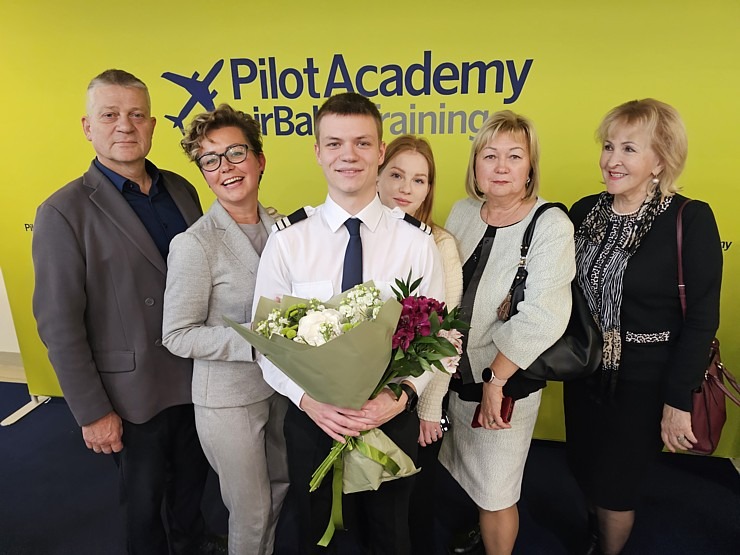 «airBaltic» Pilotu akadēmijas izlaidums ar 11 valstu absolventiem  «airBaltic» Pilotu akadēmijas izlaidums ar 11 valstu absolventiem 380567