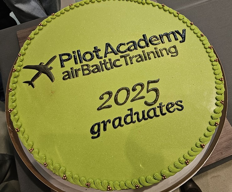 «airBaltic» Pilotu akadēmijas izlaidums ar 11 valstu absolventiem  «airBaltic» Pilotu akadēmijas izlaidums ar 11 valstu absolventiem 380570