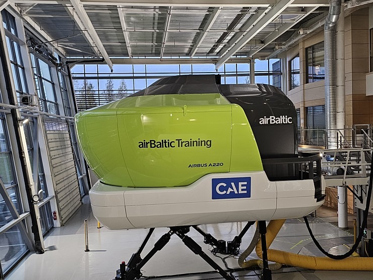 «airBaltic» Pilotu akadēmijas izlaidums ar 11 valstu absolventiem  «airBaltic» Pilotu akadēmijas izlaidums ar 11 valstu absolventiem 380572