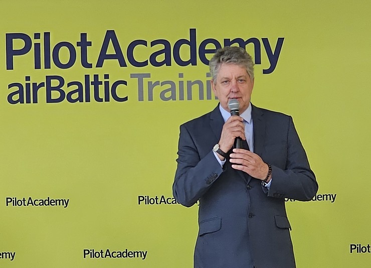 «airBaltic» Pilotu akadēmijas izlaidums ar 11 valstu absolventiem  «airBaltic» Pilotu akadēmijas izlaidums ar 11 valstu absolventiem 380556