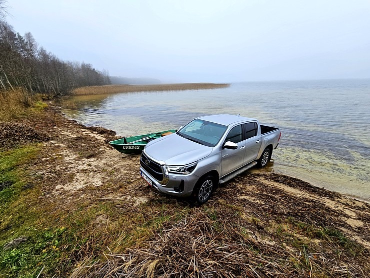 Sadarbībā ar auto nomu «SIXT Latvija» apceļojam Latviju - Toyota Hilux no 53 eiro dienā 381096