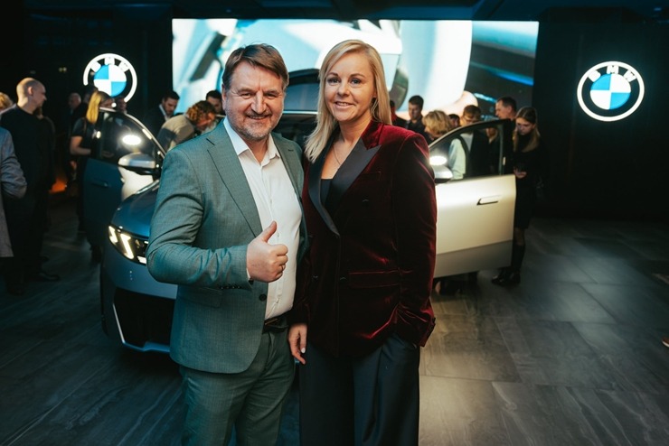 Jaunais BMW iX3 tiek svinīgi prezentēts Rīgas Zundas torņos. Foto: Guntis Bērziņš 382393