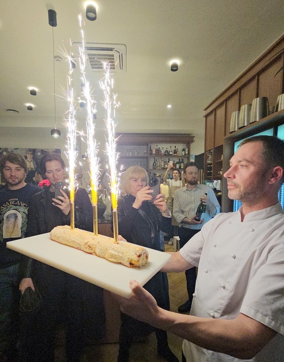 Uz Blaumaņa ielas Rīgā ir atvēries jauns restorāns «Mama Bistro Riga» 382665
