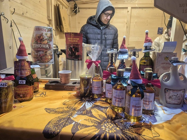Polijas pilsēta Ļubļina iemirdzas Ziemassvētku gaismās 383576