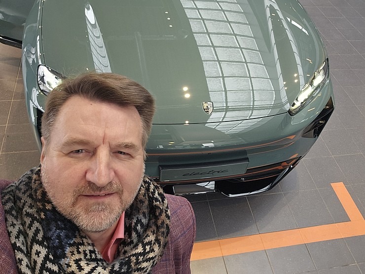 Rīgā līdz 17.01 prezentē 1156 ZS jaudīgo elektrisko Porsche Cayenne Turbo Electric 383913