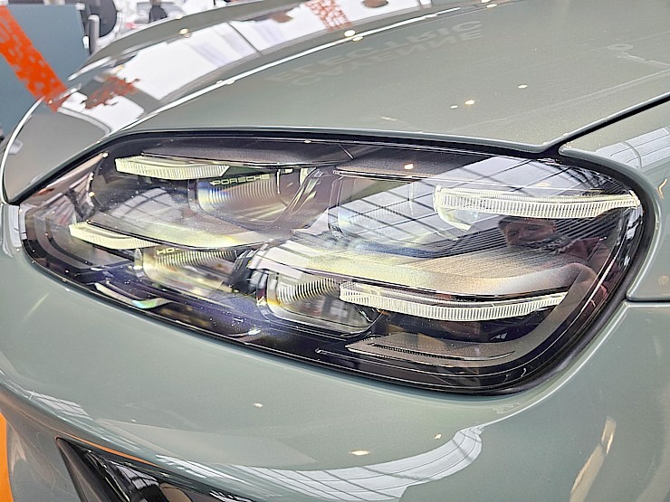 Rīgā līdz 17.01 prezentē 1156 ZS jaudīgo elektrisko Porsche Cayenne Turbo Electric 383893