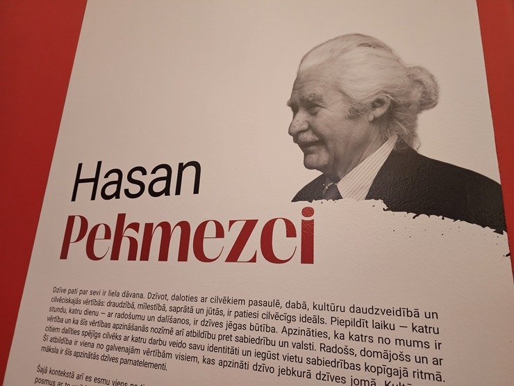 Mākslas muzejā RĪGAS BIRŽA ir skatāma izstāde «Nospiedumi un saknes: Anatolija mūsdienu Turcijas mākslā» 383999