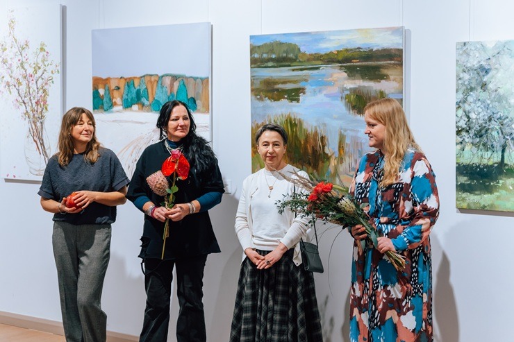 «Rakstīt uz baltas sienas mēnešus»: Siguldas Devonā atklāta jauna izstāde 384086